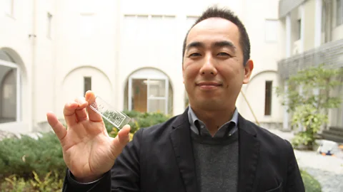 Rachel Nuwer Ken-Ichiro Kamei holding one of his "bodies on a chip" (Credit: Rachel Nuwer)