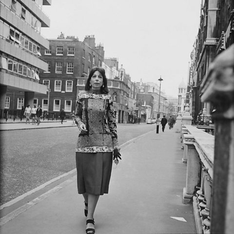 Mitzi Cunliffe walking through London in 1971