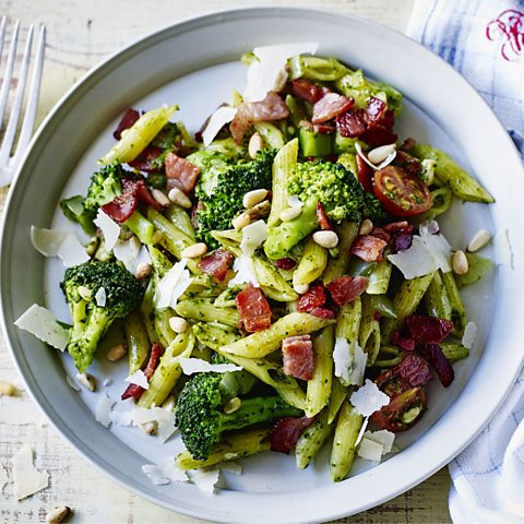 Express bacon and pesto pasta