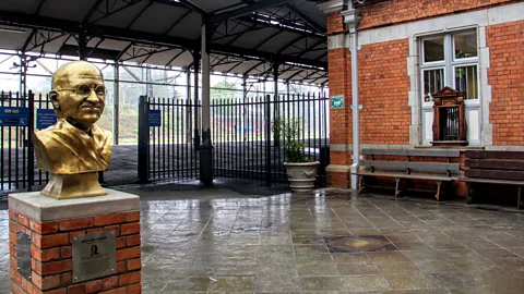 Kalpana Sunder Pietermaritzburg station is now a pilgrimage site for Indians who come to pay homage to Gandhi (Credit: Kalpana Sunder)