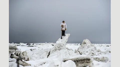 Kadir van Lohuizen – NOOR for Fondation Carmignac Gordon Omnik stands on watch to spot bowhead whales, Point Hope, Alaska, US, May 2018 (Credit: Kadir van Lohuizen – NOOR for Fondation Carmignac)