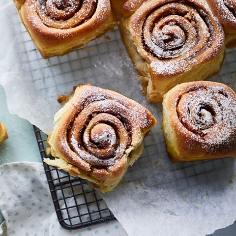 Vegan cinnamon buns