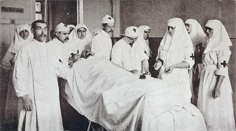 Wikimedia Commons Gedroits, aided by the Empress Alexandra and Grand Duchesses Olga and Tatiana, operates on a patient (Credit: Wikimedia Commons)