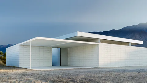 Jim Jennings Architecture The concrete wall enclosure subverts Desert Modernism’s openness (Credit: Jim Jennings Architecture)