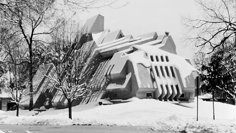 Errol Jay Kirsch Architects The concrete enclosure’s windows maximised solar gain (Credit: Errol Jay Kirsch Architects)