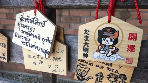 . Rob Goss When Tama passed away, adoring fans left bouquets of flowers and cans of tuna, and now she has a shrine outside Kishi station (Credit. Rob Goss)