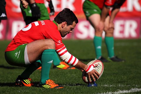 Photo of a rugby player about to take a penalty kick