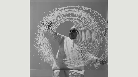 Gihane Ahmad collection, courtesy of the Arab Image Foundation The knafeh Maker, 1960, by Muhamad Youssef (Credit: Gihane Ahmad collection, courtesy of the Arab Image Foundation)
