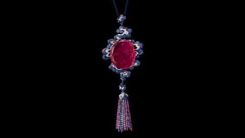 2018 Carnet Jewelry The floating cloud is a popular motif in traditional Chinese decorative arts – and in contemporary jewellery by Ong (Credit: 2018 Carnet Jewelry)