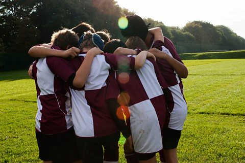 Teenage schoolboy rugby team in huddle