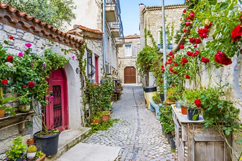 nejdetduzen/Getty Images Many Pontic refugees arrived from Smyrna – now Izmir, Turkey (Credit: nejdetduzen/Getty Images)