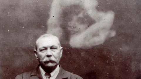 Alamy A photo of Sir Arthur Conan Doyle with a "spirit", taken by the medium Ada Deane (Credit: Alamy)