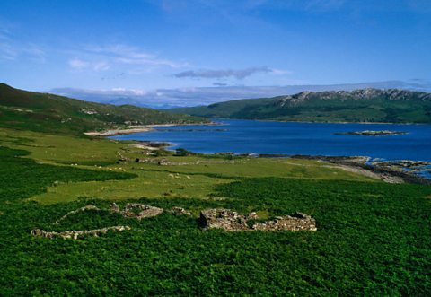 A photo showing the remains of crofters cottages in Boreraig on the Isle of Skye. Many families here were forced to leave their homes so the land could be used for sheep to graze,