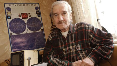 Stanislav Petrov sat in an apartment.