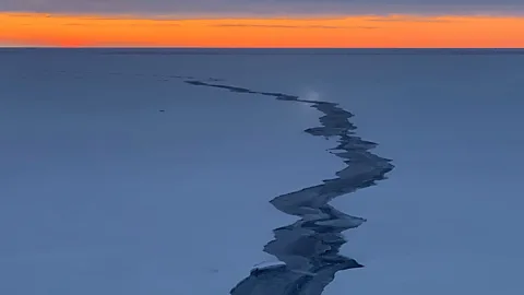 Sebastian Grote/AWI Large cracks can appear in the sea ice within a few hours and then can disappear again almost as quickly in the fast changing Arctic environment (Credit: Sebastian Grote/AWI)