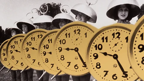 Javier Hirschfeld/Getty Images Line of women dressed as clocks (Credit: Javier Hirschfeld/Getty Images)