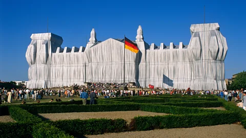 Alamy Wrapped Reichstag was a project Christo had begun imagining in 1971 with Jeanne Claude (Credit: Alamy)