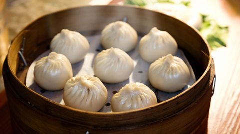 Dumplings in a bamboo steamer