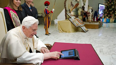 Pope Benedict XVI sends his first Twitter message