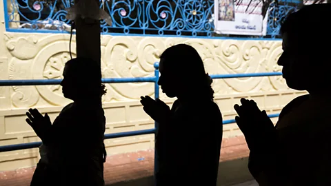 Chris Griffiths Pilgrims come to pray at Thimmamma Marrimanu (Credit: Chris Griffiths)
