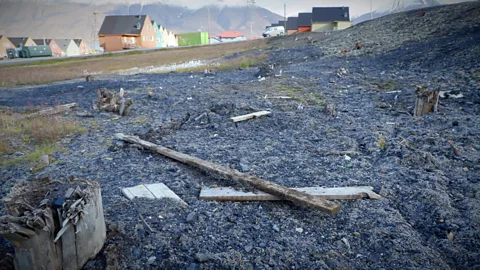 Werner Hoffmann permafrost wooden piles house construction Longyearbyen Svalbard Norway (Credit: Werner Hoffmann)