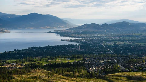Andrew Strain, Destination BC Photography Many Ogopogo sightings have taken place over the William R Bennett Bridge (Credit: Andrew Strain, Destination BC Photography)