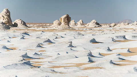 Juan Martinez The White Desert in Egypt has mushroom-shaped formations made of white limestone