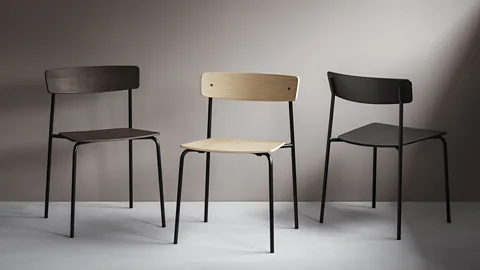 Takt The Cross Chair was designed by PearsonLloyd for Takt, and is based on a simple, stable structure