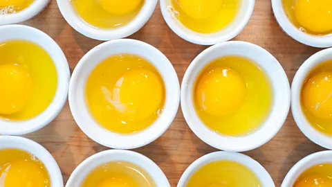 Alamy There are many ways to crack an egg – if you’re asked to do it over and over, the way you go about it can provide insight about how you learn (Credit: Alamy)