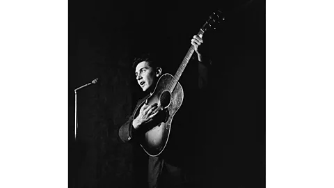 Getty Images After the US singer-songwriter Phil Ochs met Jara in Chile in 1971, he told his brother: 'I just met the real thing (Credit: Getty Images)