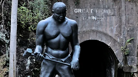 John Mueller/Flickr/CC BY 2.0 Statue of John Henry (Credit: John Mueller/Flickr/CC BY 2.0)