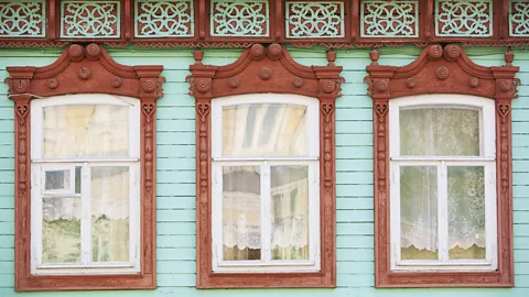 Sheila Sim Many of Kolomna’s traditional wooden houses with decoratively carved nalichniki have been restored (Credit: Sheila Sim)