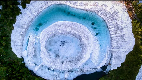 Hiromi Tanoue A mysterious phenomenon in Japan’s Kagami Numa lake (Credit: Hiromi Tanoue)