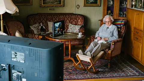 Estera Kluczenko, No Isolation Komp is a tablet modelled on analogue televisions, offering a simplified way to share photos and video calls (Credit: Estera Kluczenko, No Isolation)