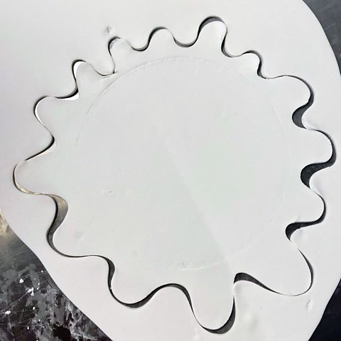 Icing shape for topping a Christmas cake 