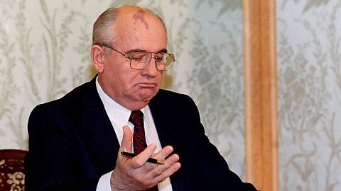 Mikhail Gorbachev delivering his resignation speech on 25 December 1991