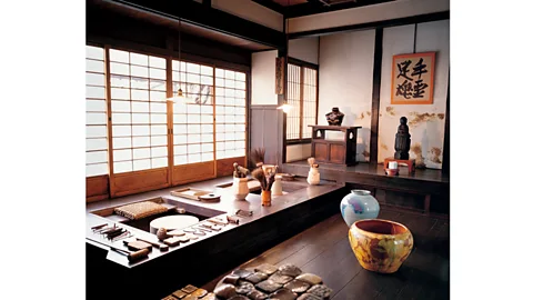 Life Meets Art/ Phaidon The home of ceramicist Kawai Kanjirō in Kyoto reflects the earthy colours and organic forms of his craft (Credit: Life Meets Art/ Phaidon)