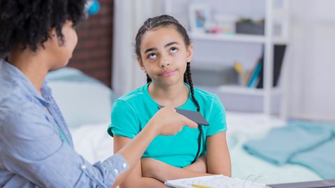 A mum and daughter talking to each other about screen time