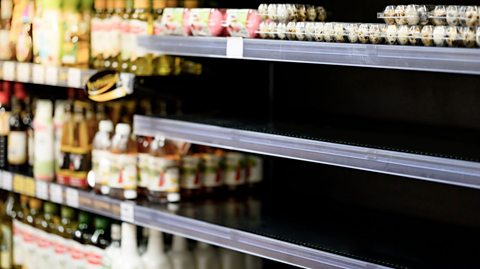 supermarket shelves empty of eggs in 2020