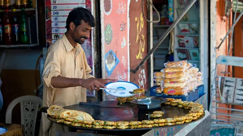 dbimages/Alamy Bun-kebabs are one of Pakistan's most popular street foods and are sold from pushcarts and kiosks across the nation (Credit: dbimages/Alamy)
