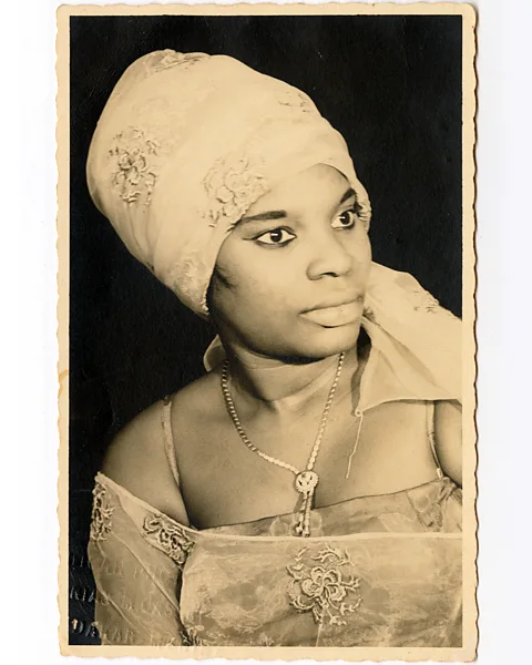Courtesy of The McKinley Collection/The African Lookbook Mama Casset, photographed in 1960 in a studio in Senegal (Credit: Courtesy of The McKinley Collection/The African Lookbook)