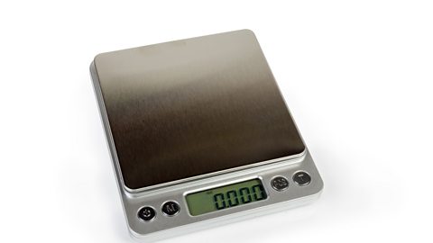 electronic scales with a 0000 display