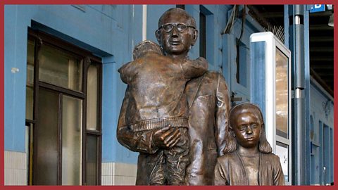 Image: Sir Nicholas Winton's statue in Liverpool St Station, London