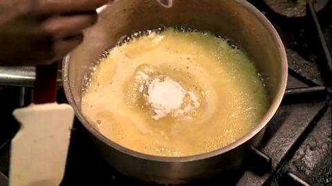 A chef cooks honeycomb which fizzes in the pan.