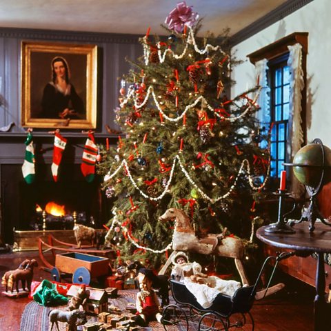 Christmas tree decorated with popcorn