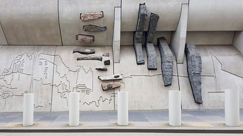 The Canongate Wall at the Scottish Parliament showcasing different types of rock 