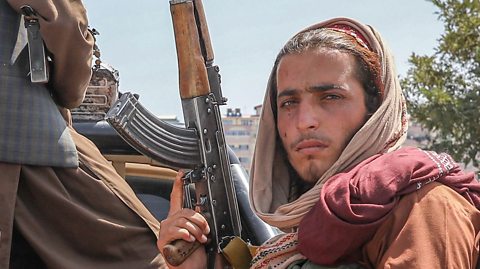 Afghanistan: The 'pure devastation and guilt' of British-Afghans - BBC News
