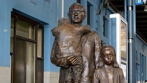 Focus image: The statue of Sir Nicholas Winton in Prague station.