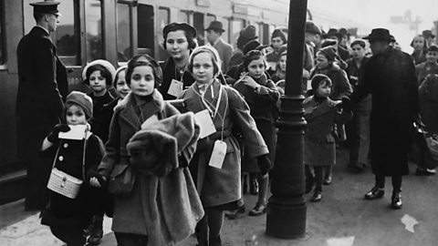 Jewish children refugees arriving from Germany in London, 1939.