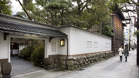 Niigata Visitors & Convention Bureau Visitors to Niigata can make a reservation at a ryotei in the Furumachi district to see geigis perform (Credit: Niigata Visitors & Convention Bureau)